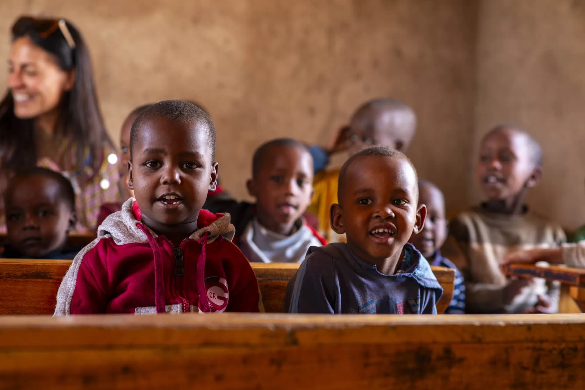 Local community and safari support moment