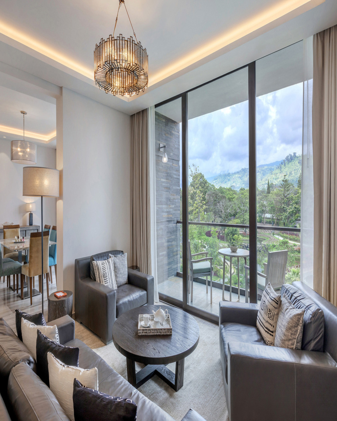 Day 1 — Touchdown, Toasts & Grand Meliá Reset